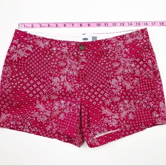 Old Navy magenta printed shorts - Picture 5 of 8